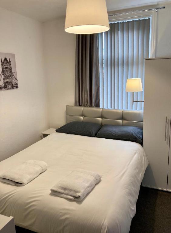 Hotel The And Bar
